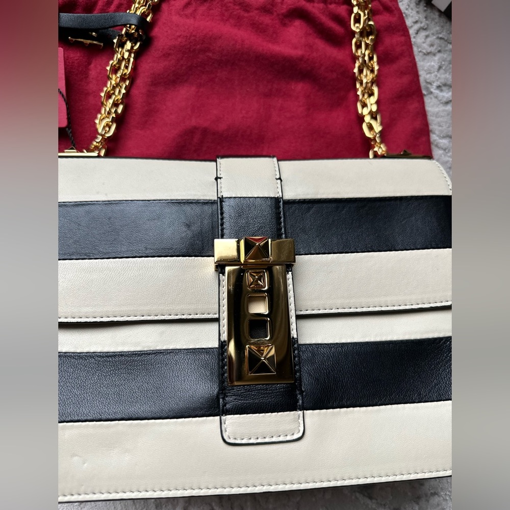 Valentino  Rockstud  Bag 🖤🤍 - Picture 7 of 16